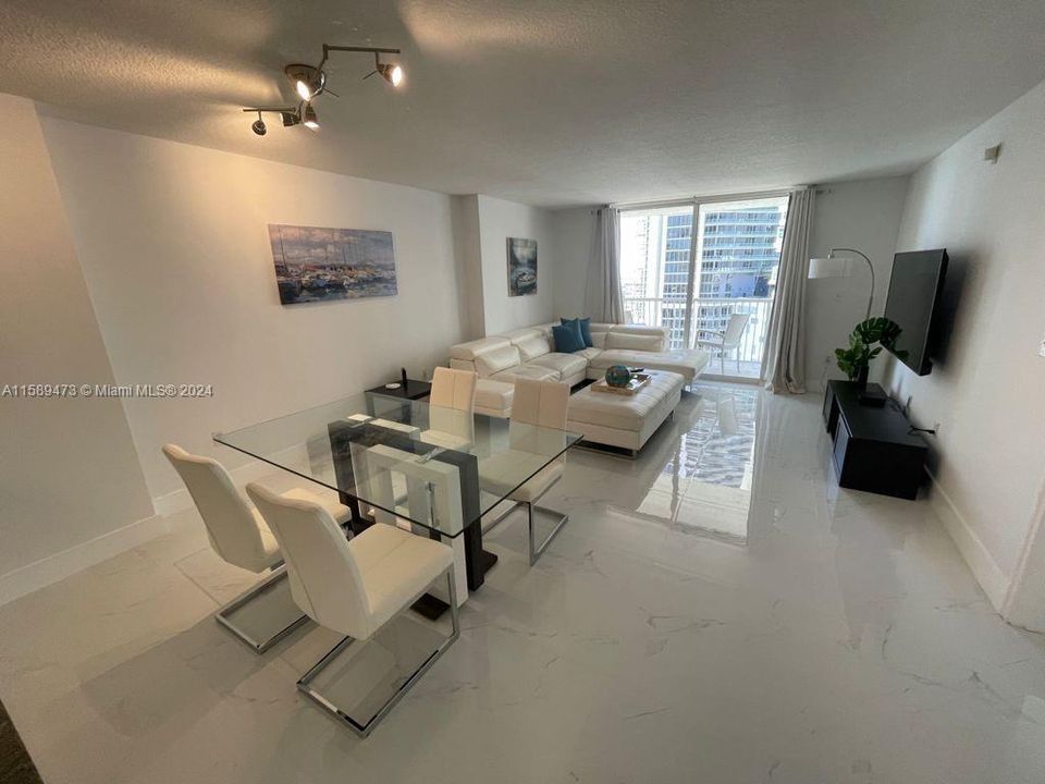 Recently Rented: $3,200 (1 beds, 1 baths, 825 Square Feet)