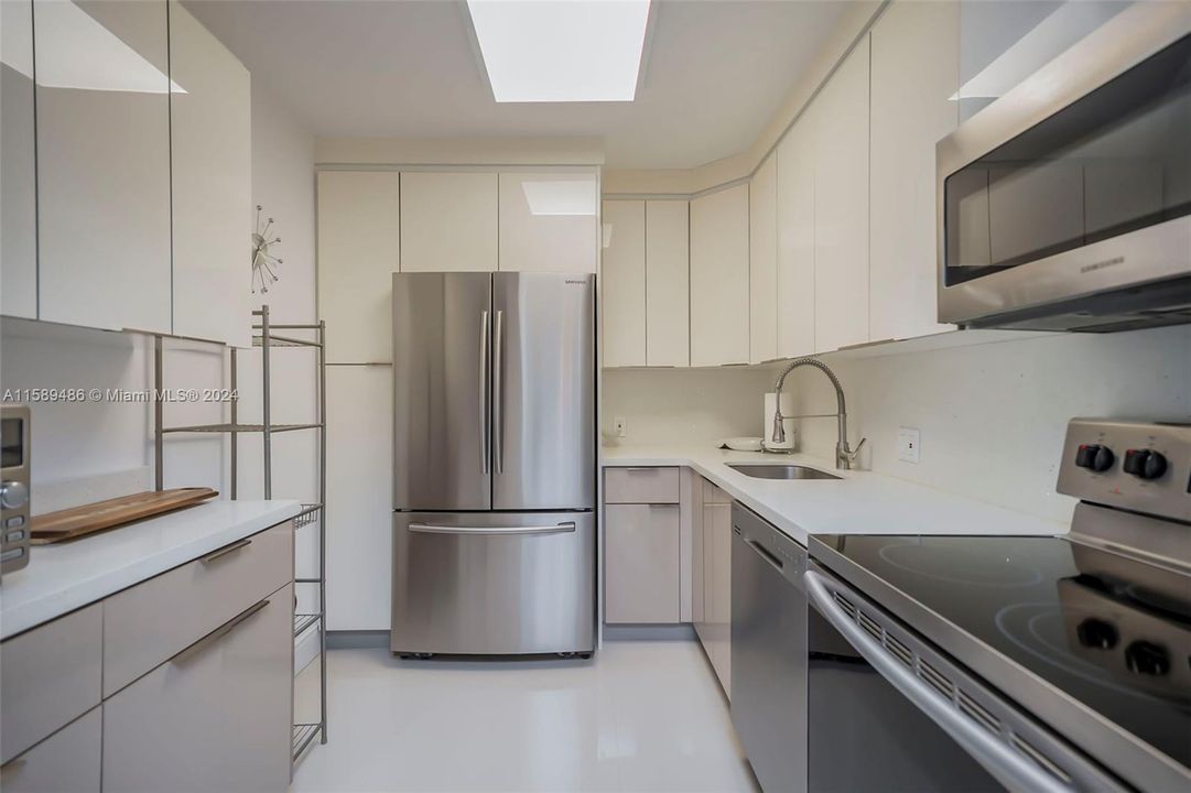 For Sale: $379,000 (2 beds, 2 baths, 1157 Square Feet)