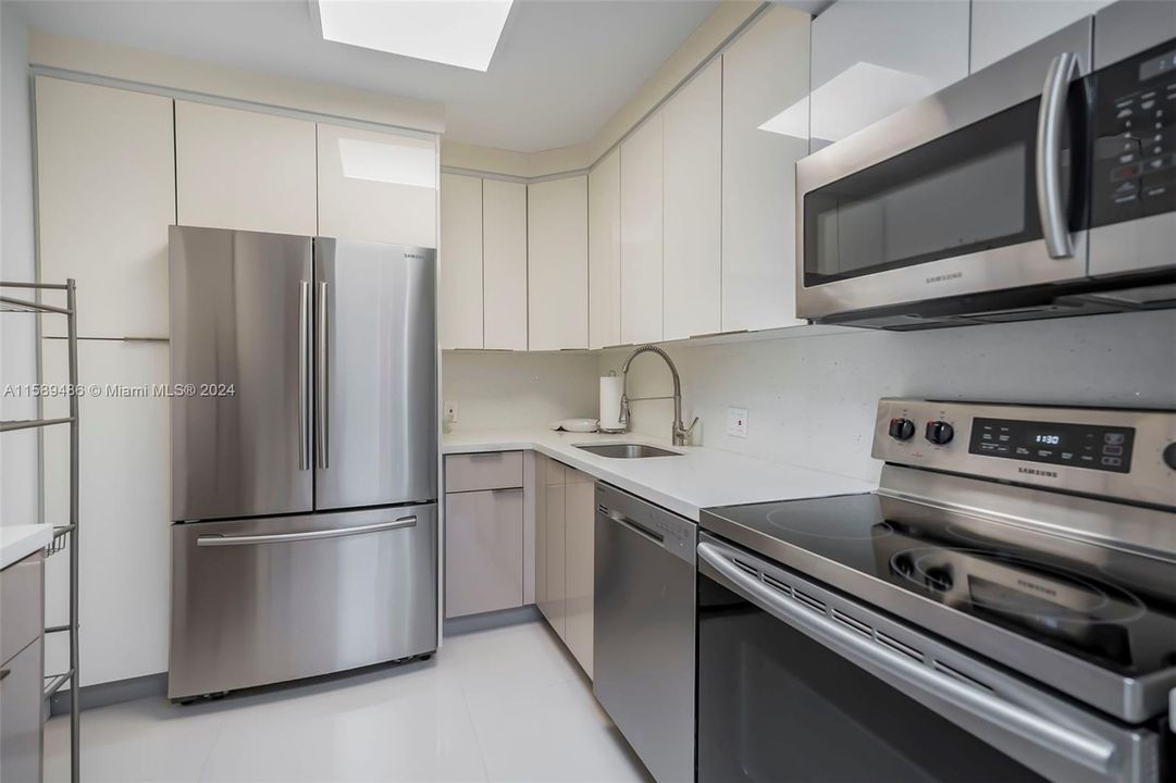 For Sale: $379,000 (2 beds, 2 baths, 1157 Square Feet)