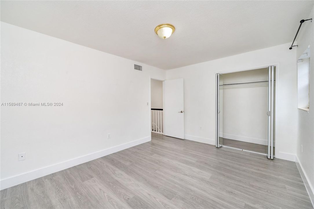 Active With Contract: $365,000 (2 beds, 1 baths, 1300 Square Feet)