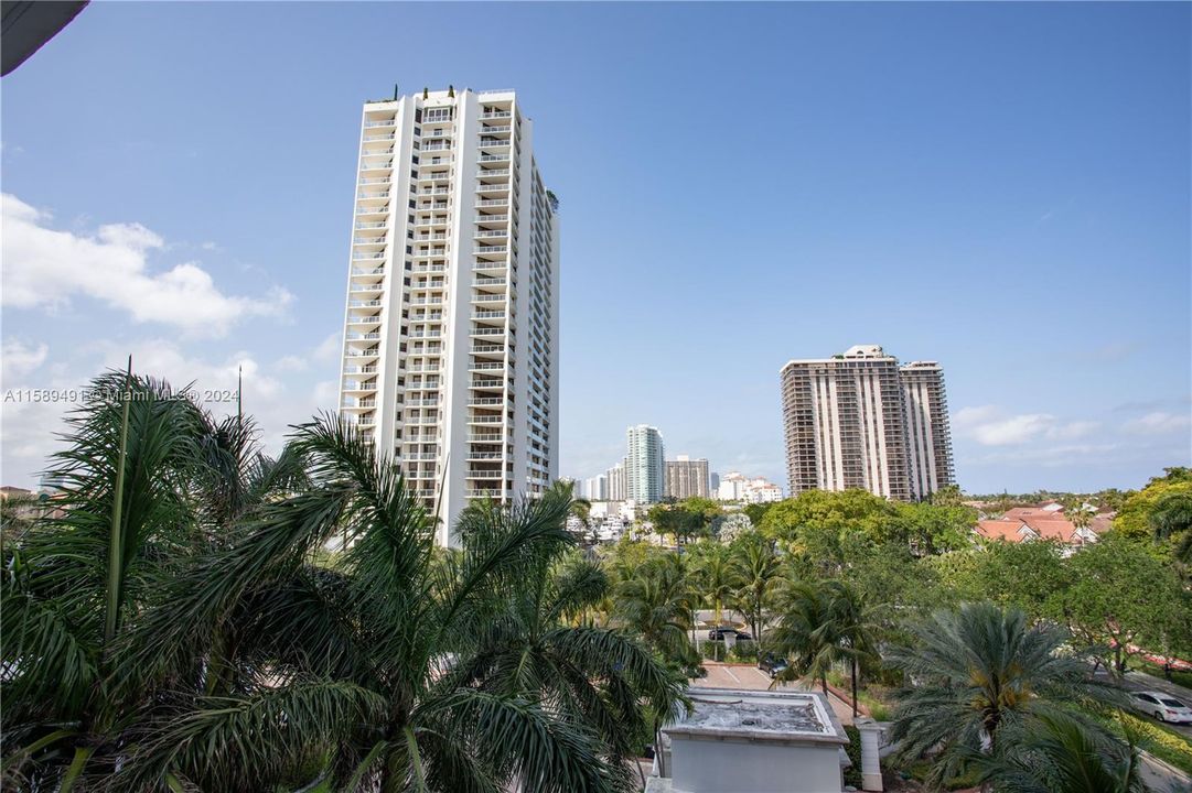For Sale: $649,000 (2 beds, 2 baths, 1425 Square Feet)