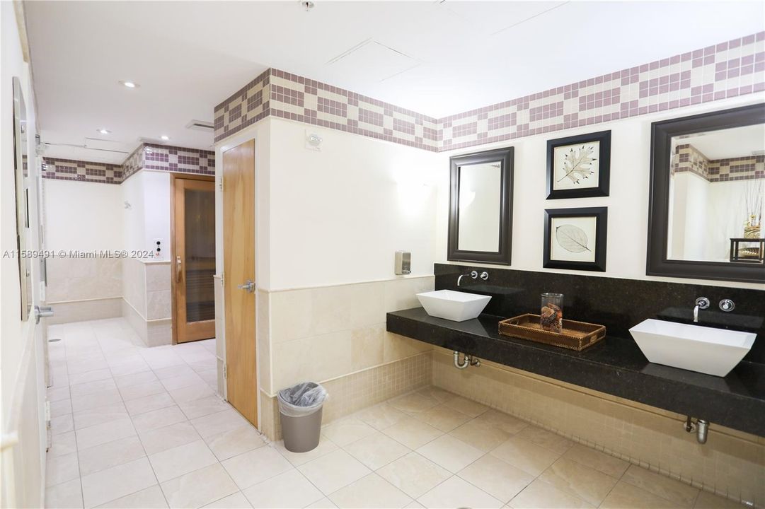 For Sale: $649,000 (2 beds, 2 baths, 1425 Square Feet)