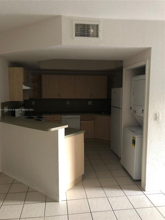 For Rent: $2,800 (3 beds, 2 baths, 1600 Square Feet)