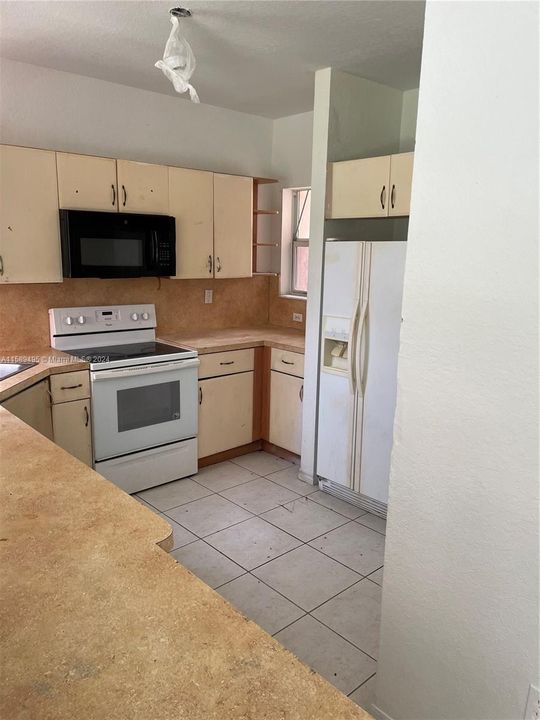 For Rent: $2,850 (3 beds, 2 baths, 1527 Square Feet)