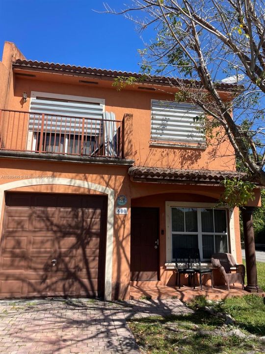For Rent: $2,850 (3 beds, 2 baths, 1527 Square Feet)