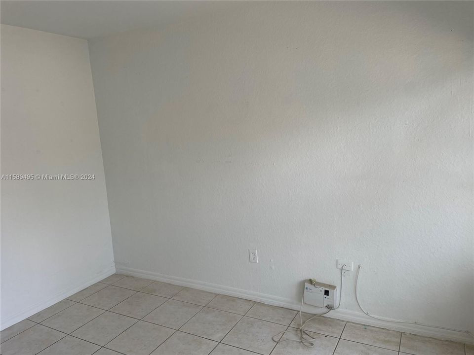 For Rent: $2,850 (3 beds, 2 baths, 1527 Square Feet)