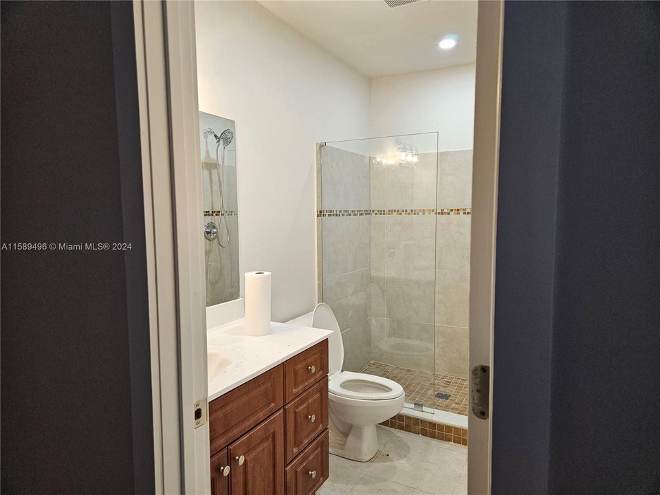 最近租的: $3,050 (3 贝兹, 2 浴室, 1223 平方英尺)