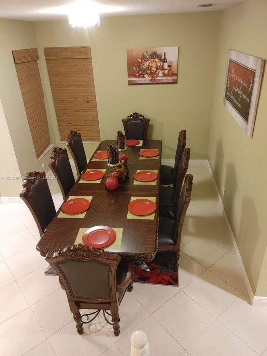 最近租的: $3,800 (5 贝兹, 3 浴室, 3897 平方英尺)