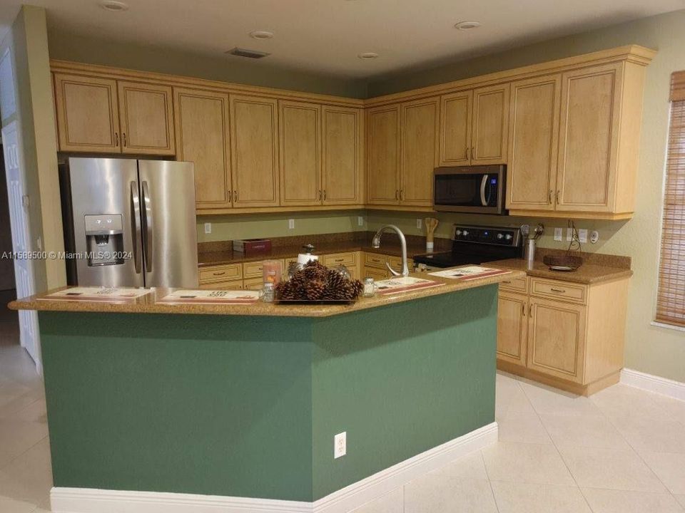 最近租的: $3,800 (5 贝兹, 3 浴室, 3897 平方英尺)