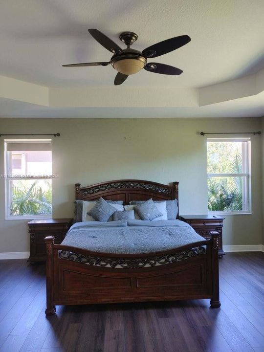 最近租的: $3,800 (5 贝兹, 3 浴室, 3897 平方英尺)