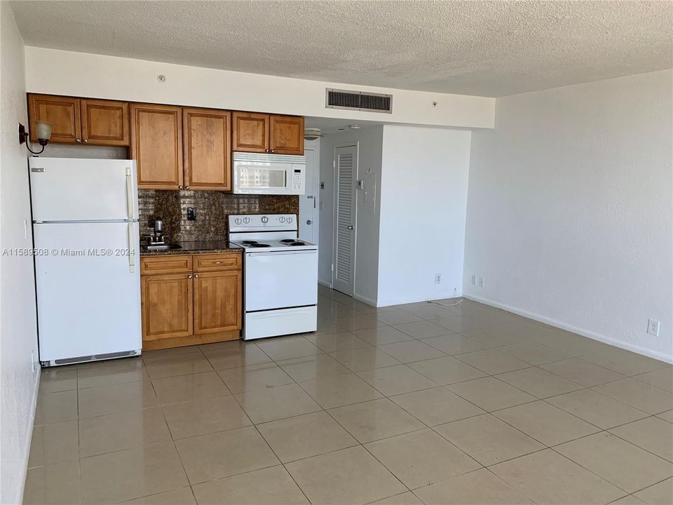 For Sale: $199,000 (0 beds, 1 baths, 474 Square Feet)