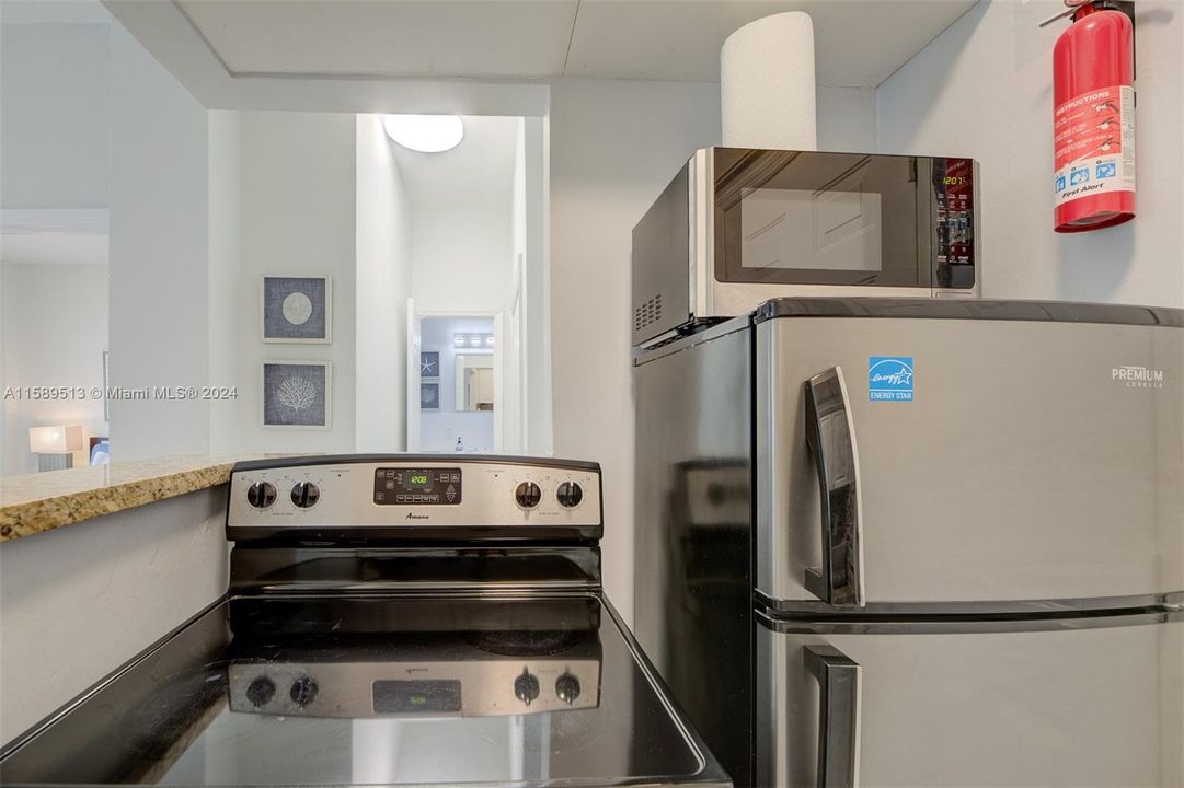 For Sale: $340,000 (1 beds, 1 baths, 433 Square Feet)