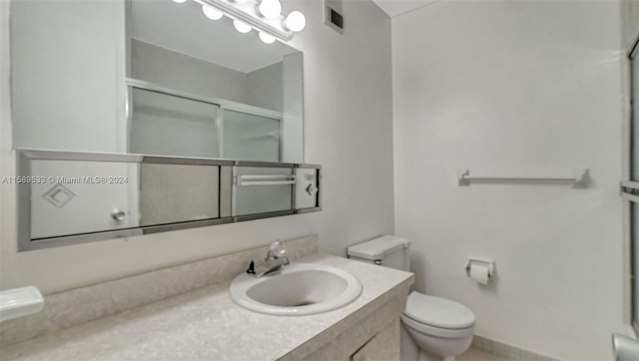 Active With Contract: $99,000 (2 beds, 1 baths, 880 Square Feet)