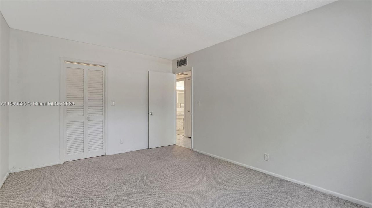 Active With Contract: $99,000 (2 beds, 1 baths, 880 Square Feet)