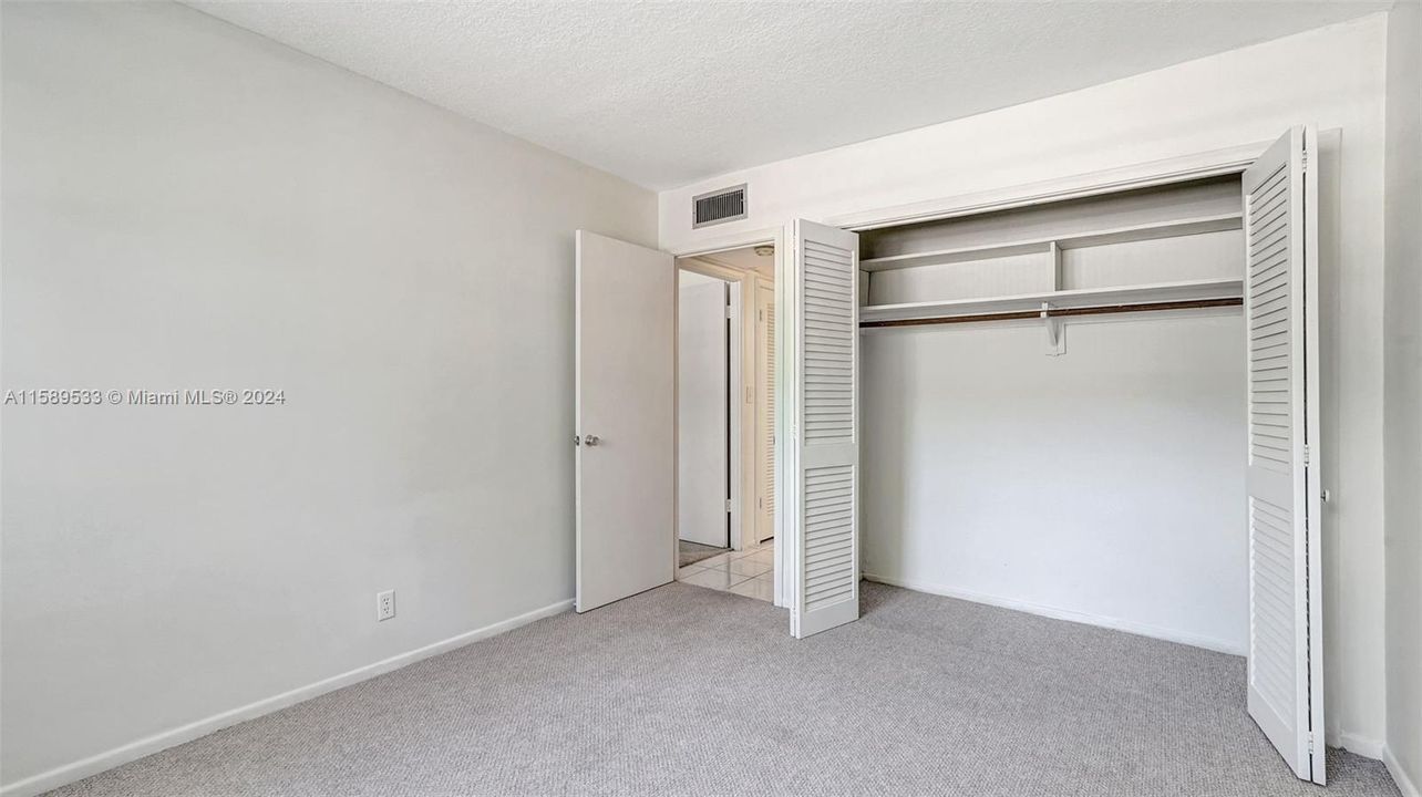 For Sale: $150,000 (2 beds, 1 baths, 880 Square Feet)