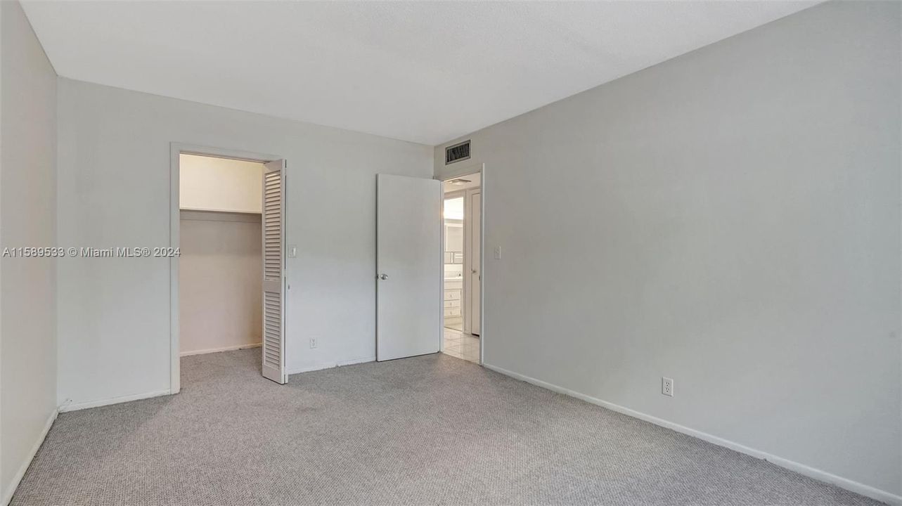 Active With Contract: $99,000 (2 beds, 1 baths, 880 Square Feet)