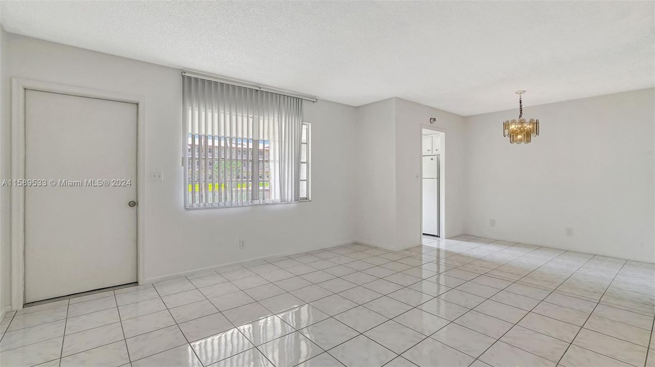 Active With Contract: $99,000 (2 beds, 1 baths, 880 Square Feet)