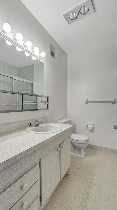 Active With Contract: $99,000 (2 beds, 1 baths, 880 Square Feet)