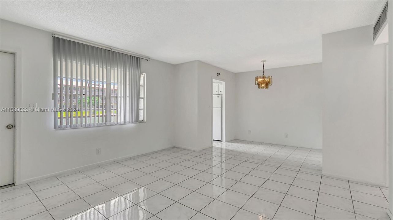 Active With Contract: $99,000 (2 beds, 1 baths, 880 Square Feet)