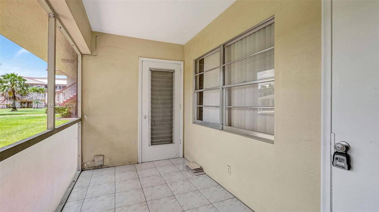 For Sale: $150,000 (2 beds, 1 baths, 880 Square Feet)