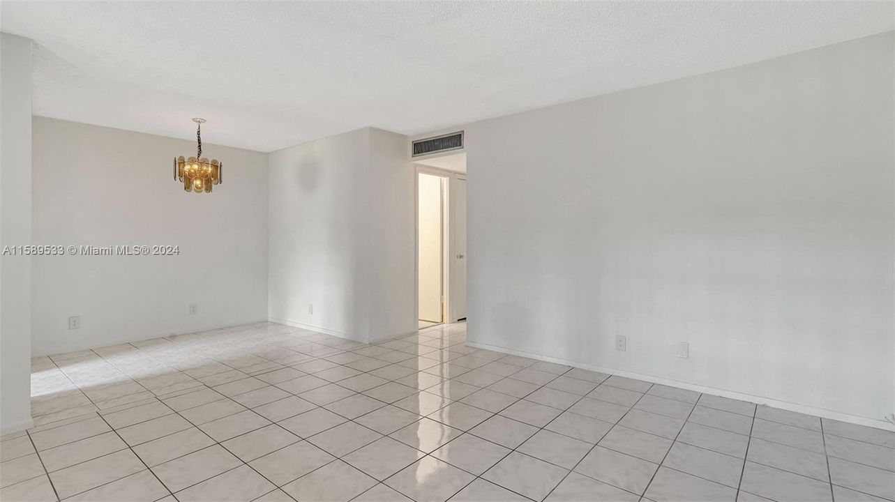 Active With Contract: $99,000 (2 beds, 1 baths, 880 Square Feet)