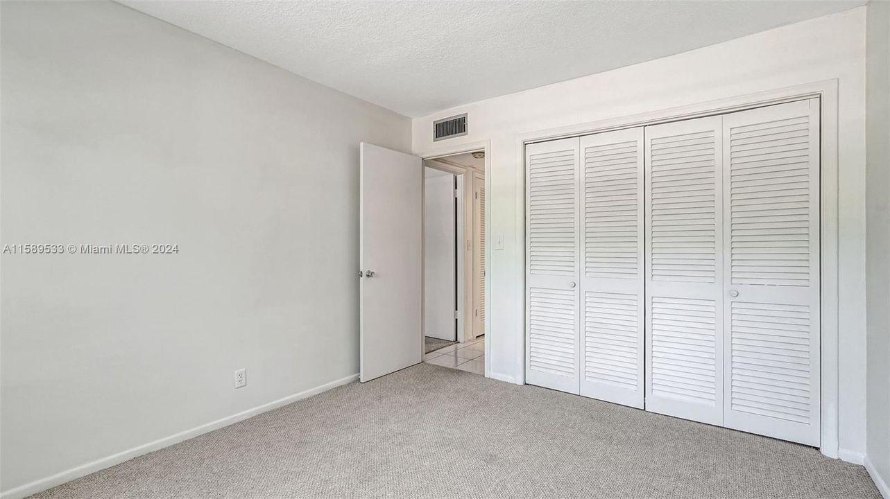 Active With Contract: $99,000 (2 beds, 1 baths, 880 Square Feet)