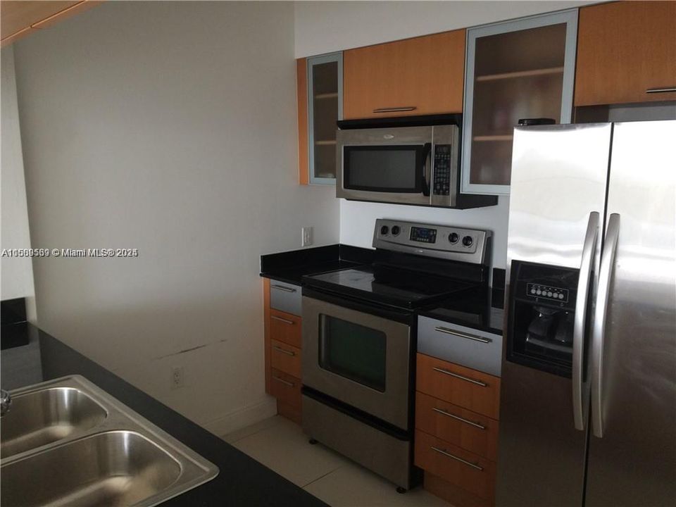 For Rent: $2,800 (1 beds, 1 baths, 791 Square Feet)