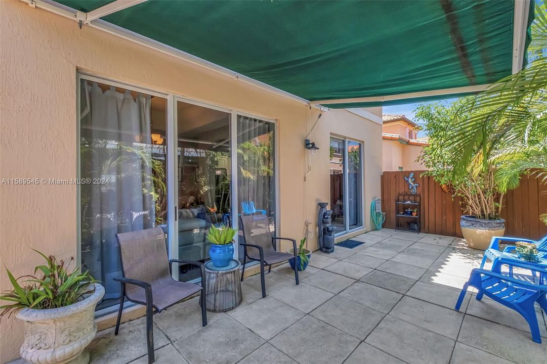 Active With Contract: $595,000 (3 beds, 2 baths, 2015 Square Feet)