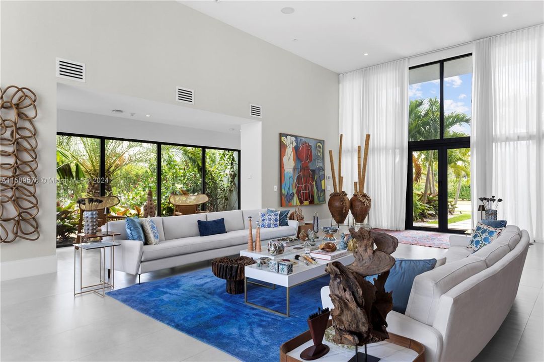 For Sale: $4,985,000 (6 beds, 8 baths, 7681 Square Feet)