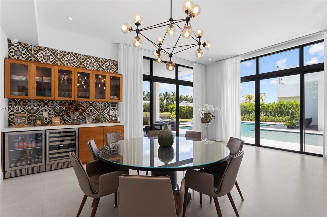 For Sale: $4,985,000 (6 beds, 8 baths, 7681 Square Feet)