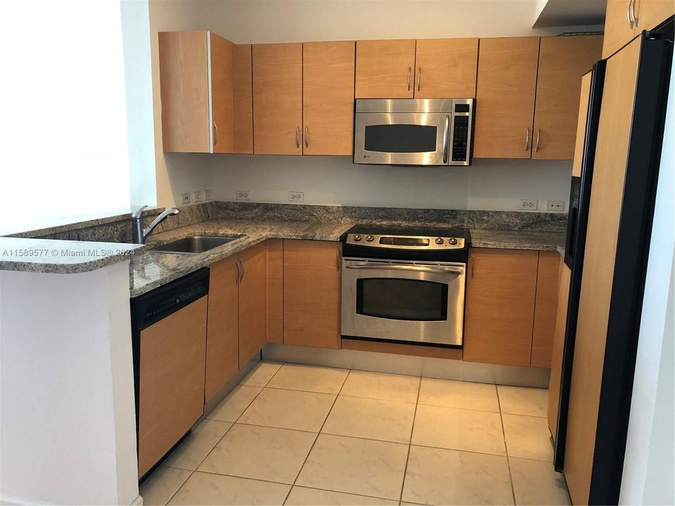 Recently Rented: $2,400 (1 beds, 1 baths, 787 Square Feet)