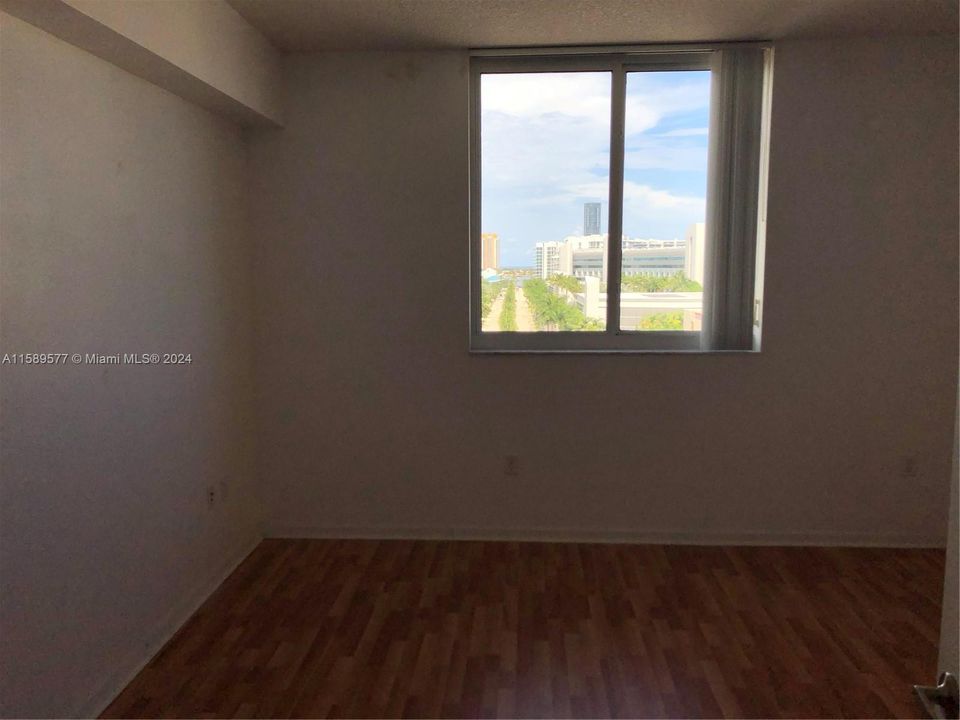 Recently Rented: $2,400 (1 beds, 1 baths, 787 Square Feet)