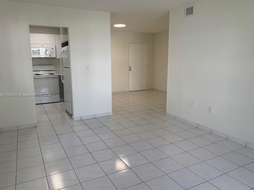 For Sale: $310,000 (2 beds, 2 baths, 900 Square Feet)