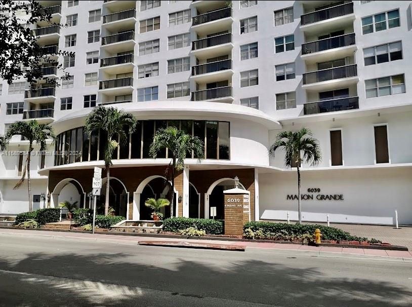 Active With Contract: $2,800 (2 beds, 2 baths, 1290 Square Feet)