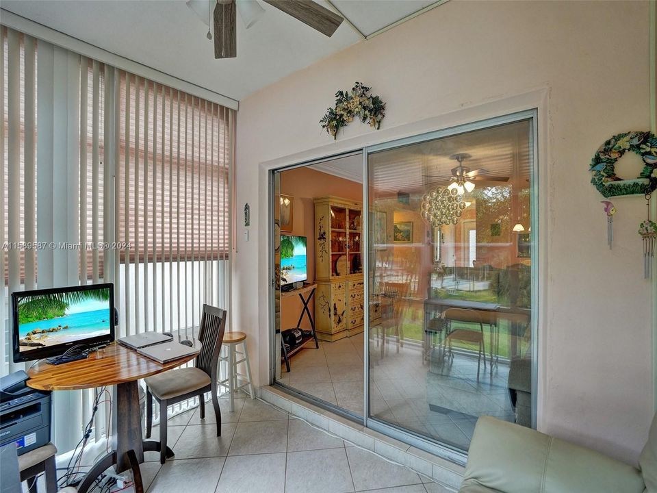 For Sale: $135,000 (2 beds, 2 baths, 944 Square Feet)