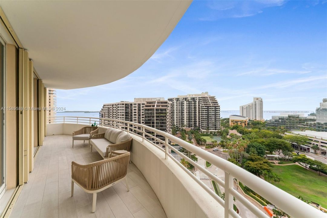 Recently Sold: $1,899,999 (3 beds, 3 baths, 2050 Square Feet)