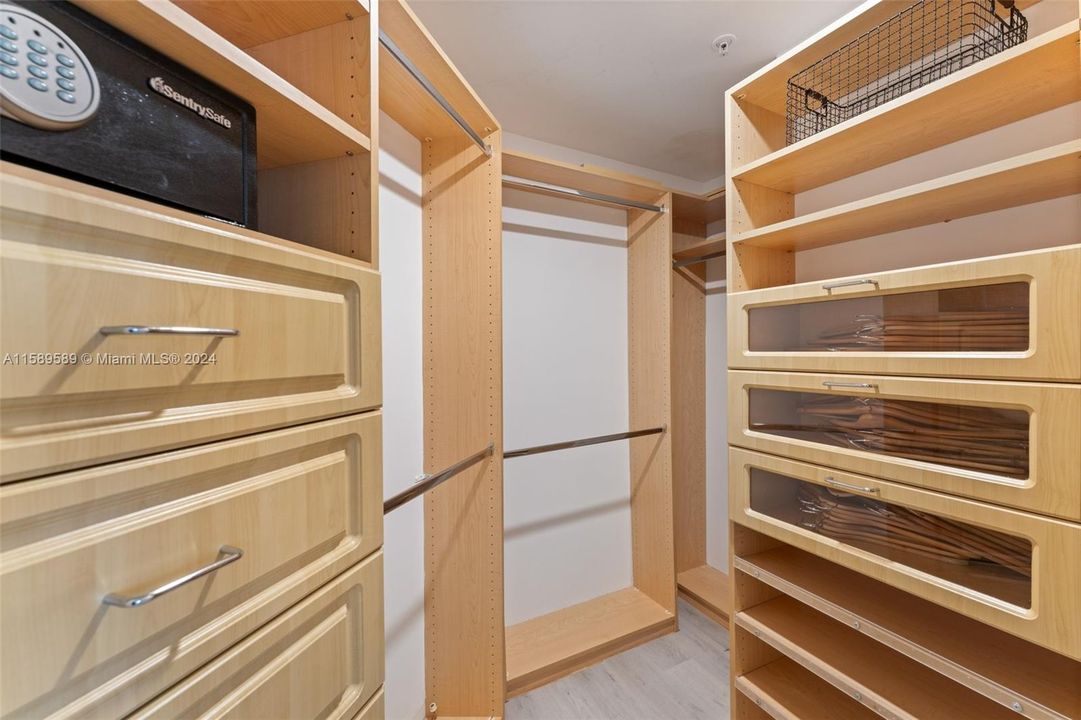 Recently Sold: $1,899,999 (3 beds, 3 baths, 2050 Square Feet)