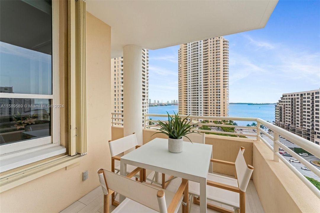 Recently Sold: $1,899,999 (3 beds, 3 baths, 2050 Square Feet)