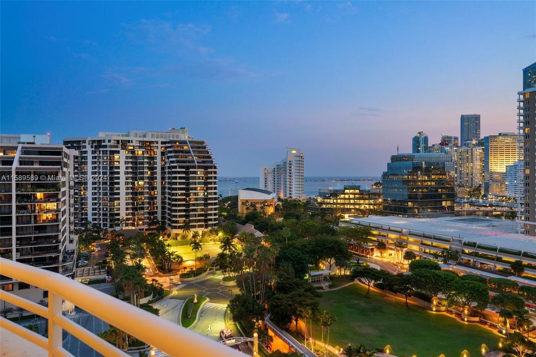 Recently Sold: $1,899,999 (3 beds, 3 baths, 2050 Square Feet)