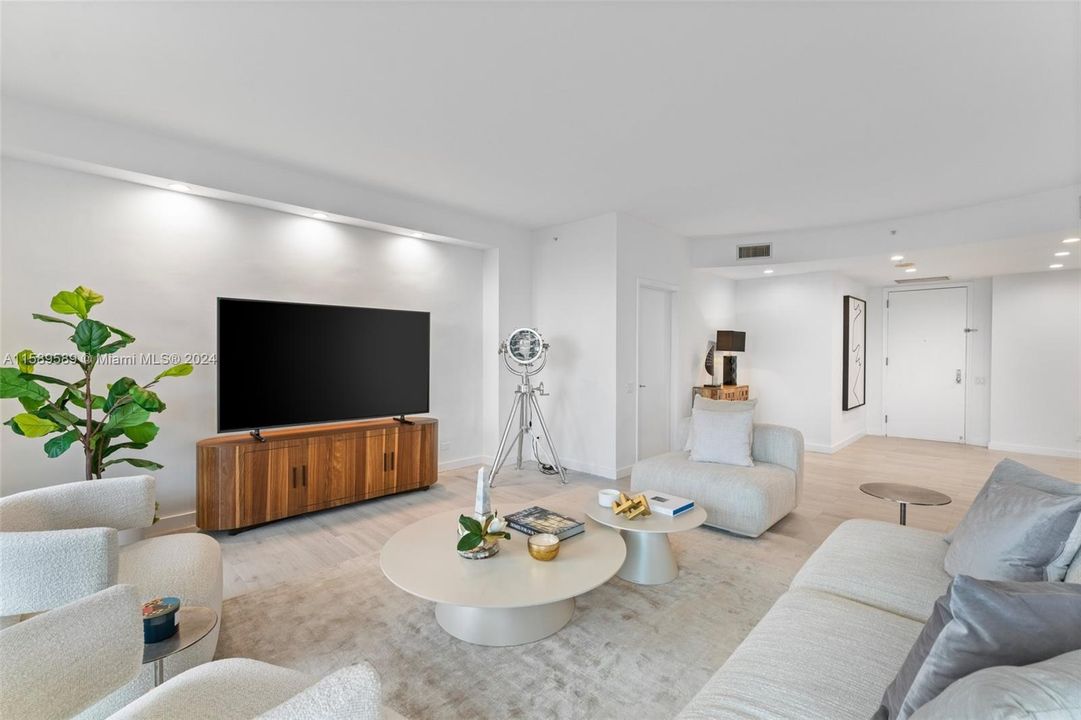 Recently Sold: $1,899,999 (3 beds, 3 baths, 2050 Square Feet)