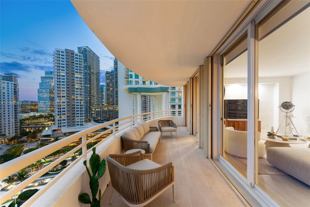 Recently Sold: $1,899,999 (3 beds, 3 baths, 2050 Square Feet)