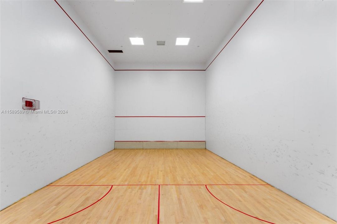 Recently Sold: $1,899,999 (3 beds, 3 baths, 2050 Square Feet)