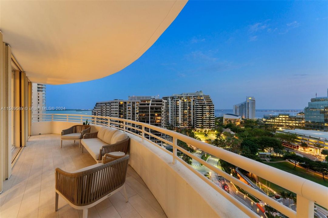 Recently Sold: $1,899,999 (3 beds, 3 baths, 2050 Square Feet)