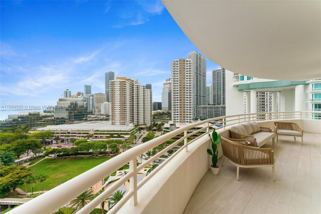 Recently Sold: $1,899,999 (3 beds, 3 baths, 2050 Square Feet)