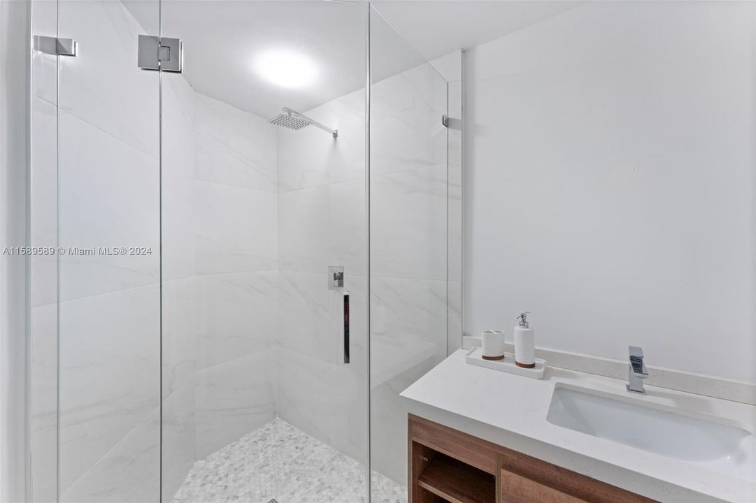 Recently Sold: $1,899,999 (3 beds, 3 baths, 2050 Square Feet)