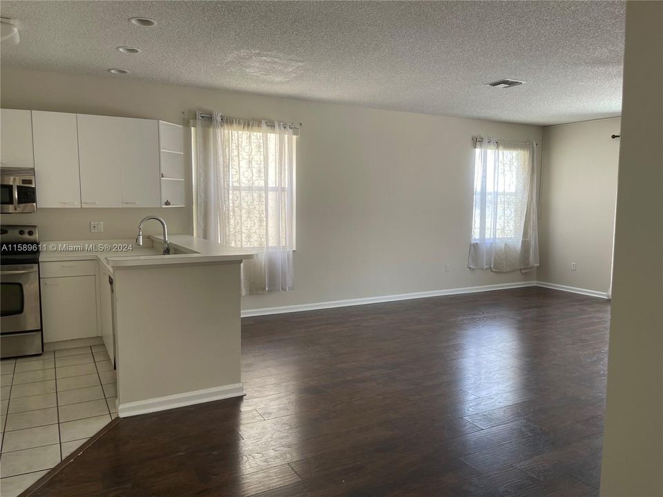Active With Contract: $4,700 (4 beds, 2 baths, 2996 Square Feet)