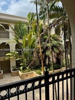 Active With Contract: $2,900 (2 beds, 2 baths, 1174 Square Feet)