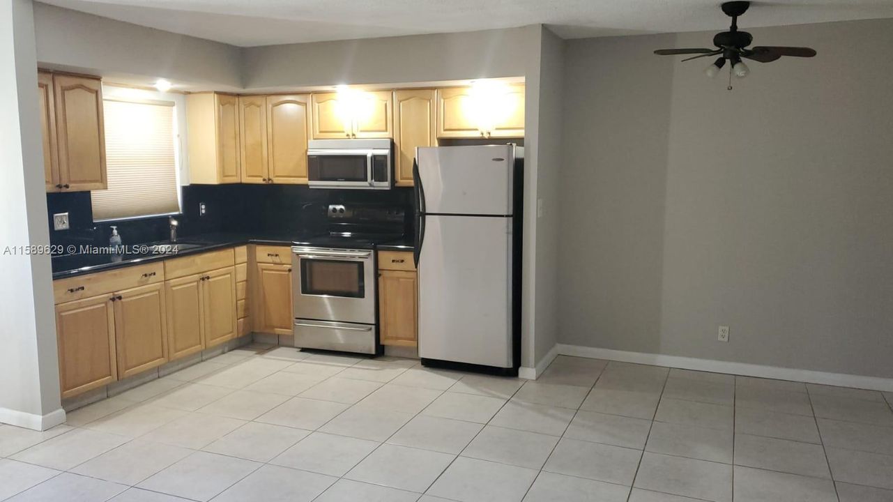 For Rent: $1,700 (1 beds, 1 baths, 580 Square Feet)
