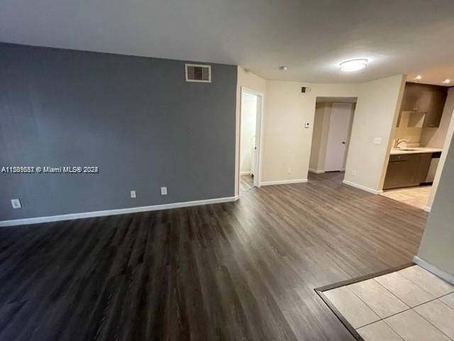 For Rent: $2,200 (2 beds, 2 baths, 900 Square Feet)