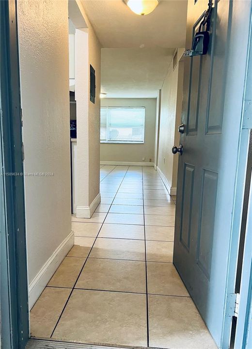 For Rent: $2,100 (2 beds, 2 baths, 928 Square Feet)